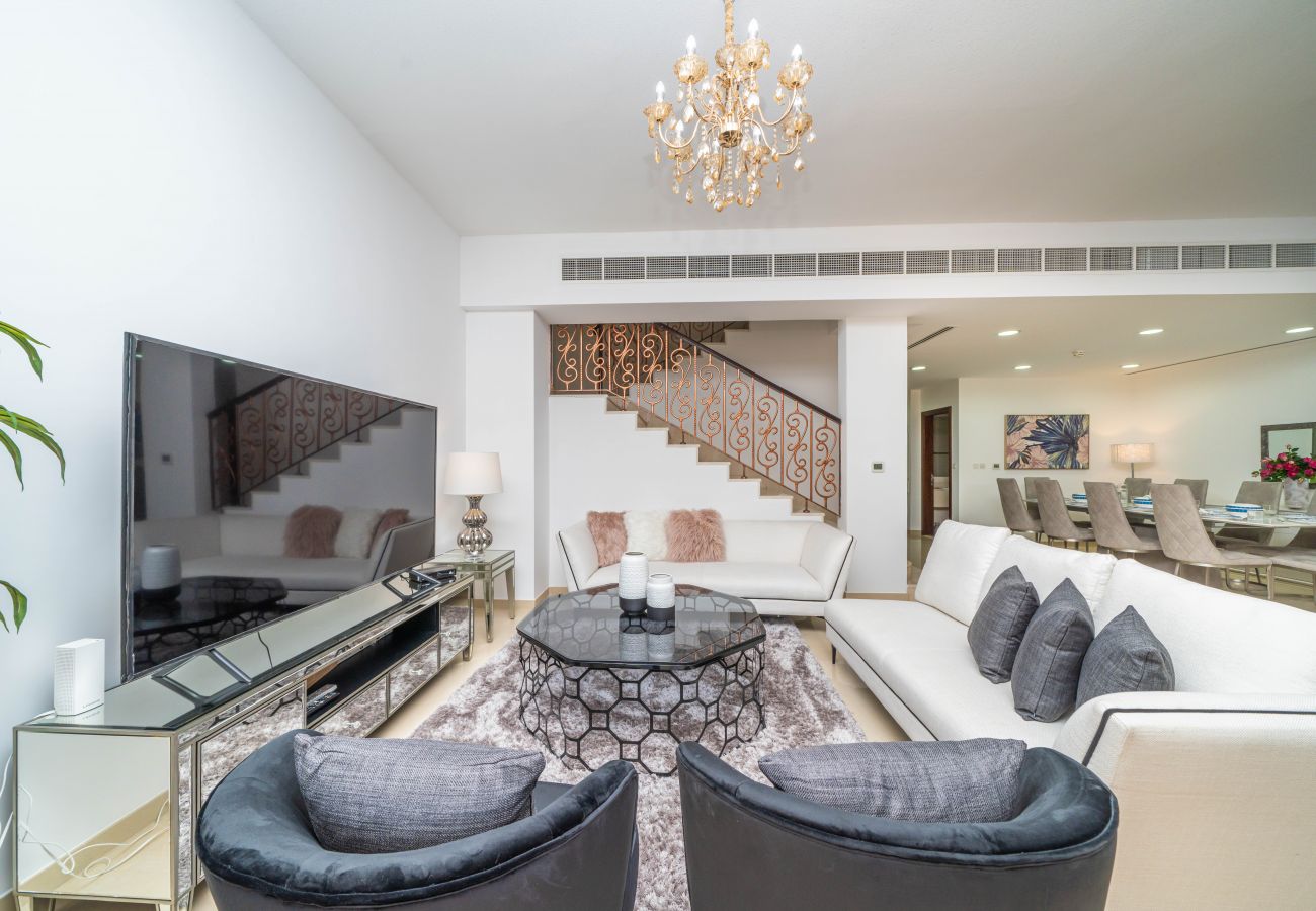 Villa in Dubai - Jumeirah Island Townhouses | 4 Bedrooms