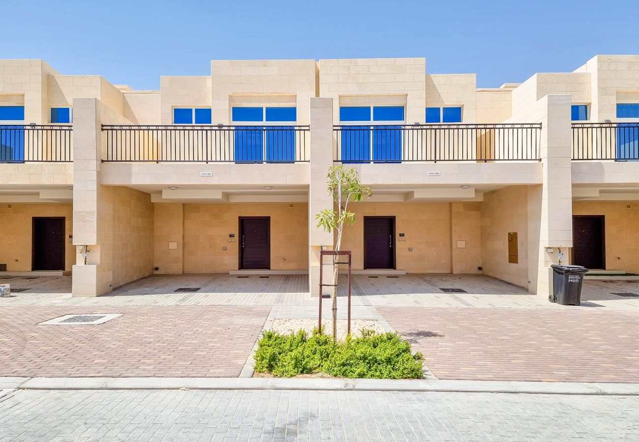 Villa in Dubai - DAMAC Hills 2 Victoria Villa | 3 bedroom