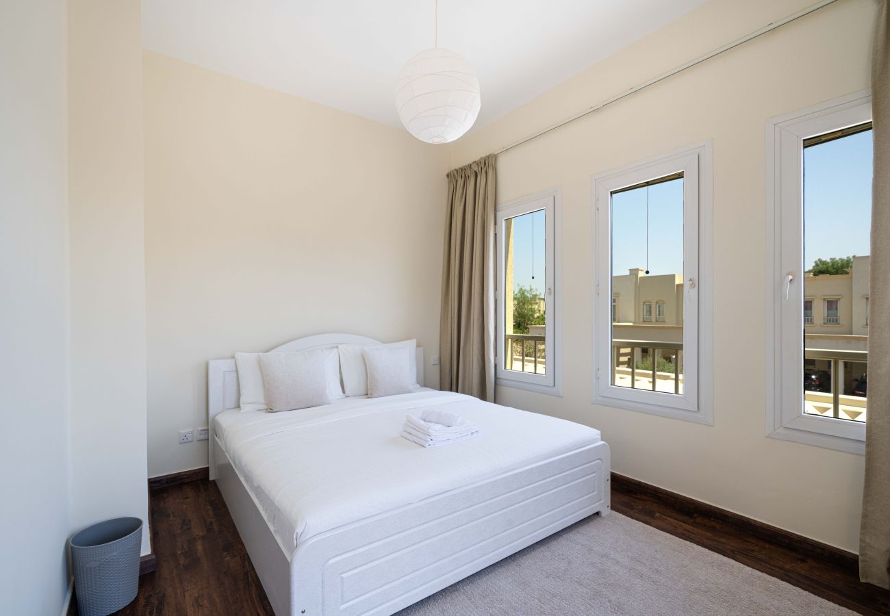 Villa in Dubai - Springs 8 - 2 bedroom with study room